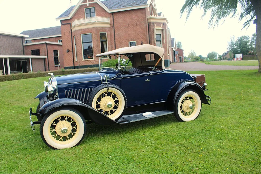 Ford model a roadster deluxe